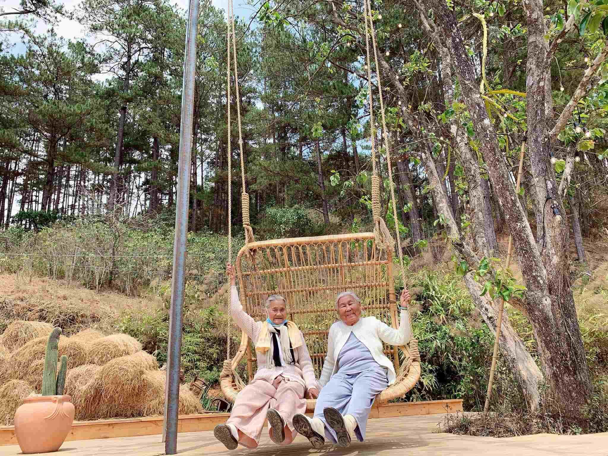 Du lịch Hồ Chí Minh với người lớn tuổi cho chuyến đi an toàn, thoải mái