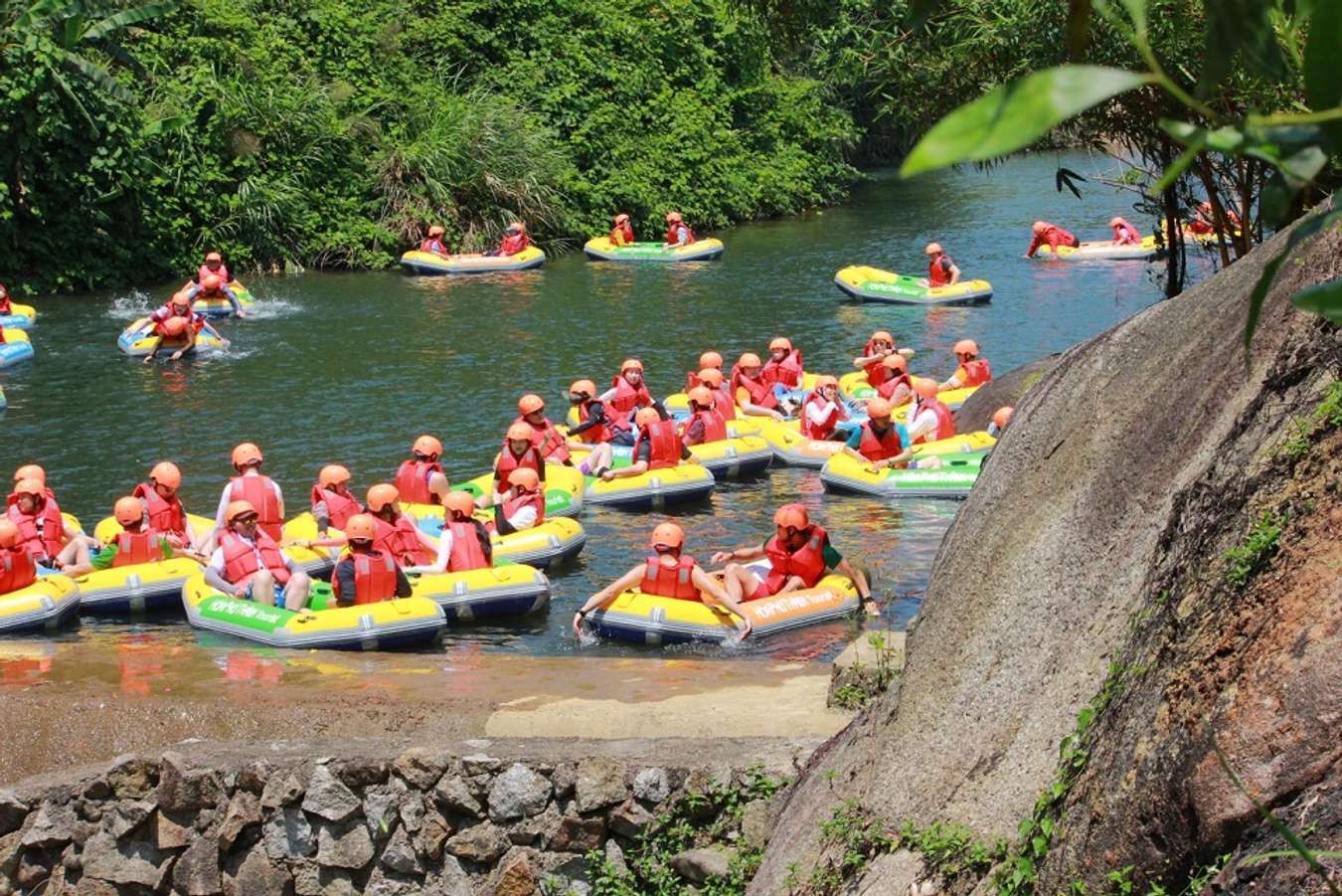 Suối Hòa Phú Thành Đà Nẵng có gì hấp dẫn mà nhiều người muốn đi thử vào mùa hè
