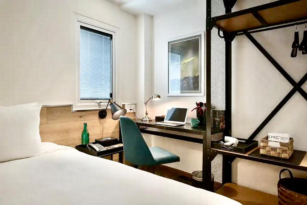 Review Khách sạn C Central: Ẩn số lưu trú giữa nhịp sống sôi động phố Tây Sài Gòn