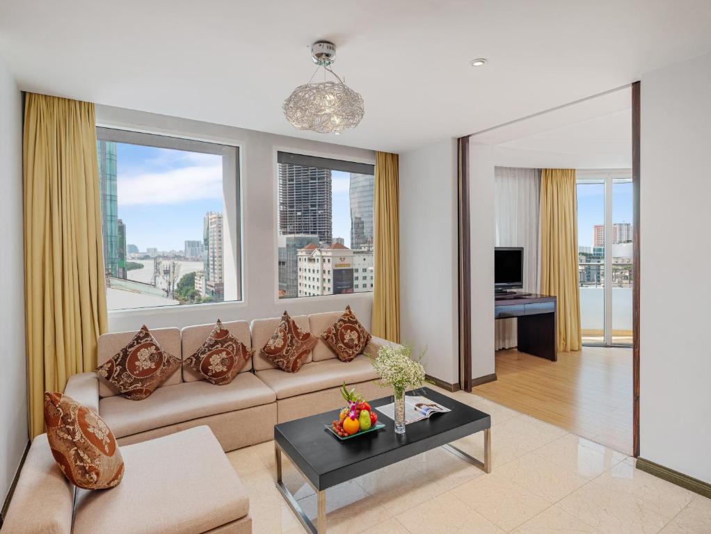 Review Khách sạn Palace Saigon: Điểm dừng chân thanh lịch giữa trái tim Sài Gòn hoa lệ