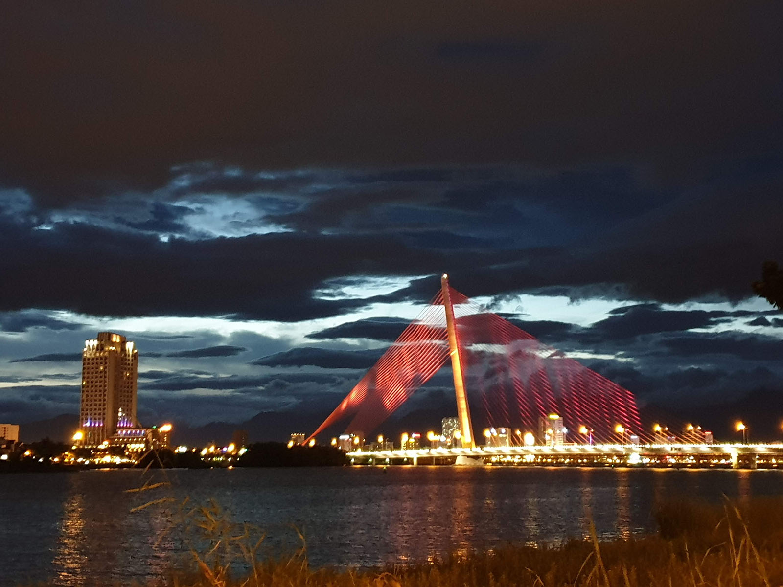 Cầu trần thị lý đà nẵng có gì đẹp mà ai đến sông Hàn cũng muốn ghé