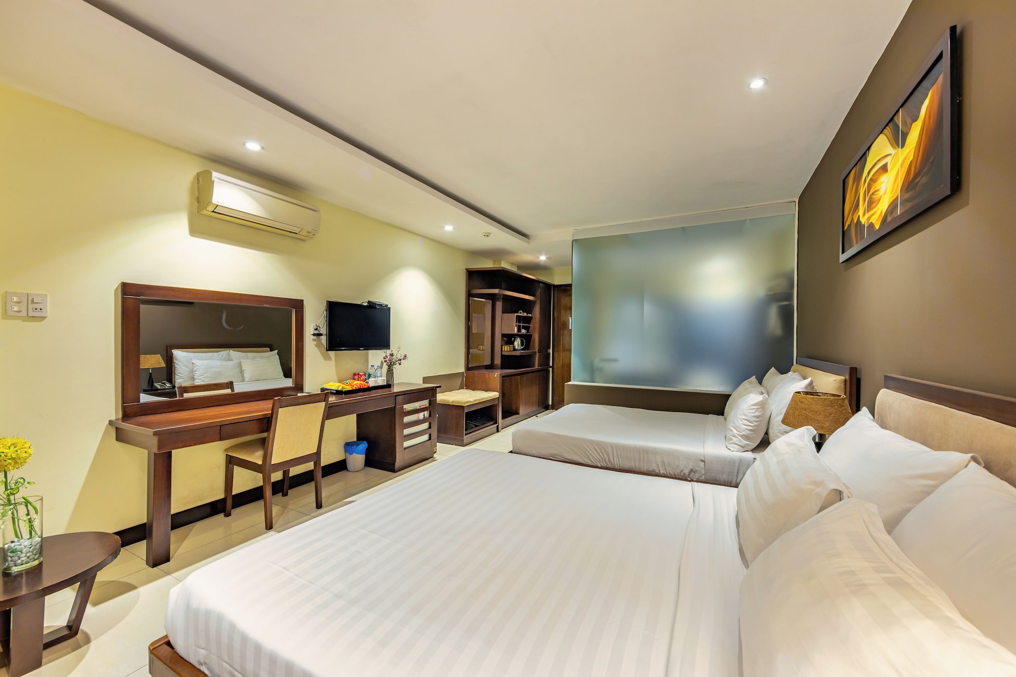 Khách sạn The Noble Swan Central Đồng Du: Review chi tiết phòng nghỉ, tiện ích và giá phòng