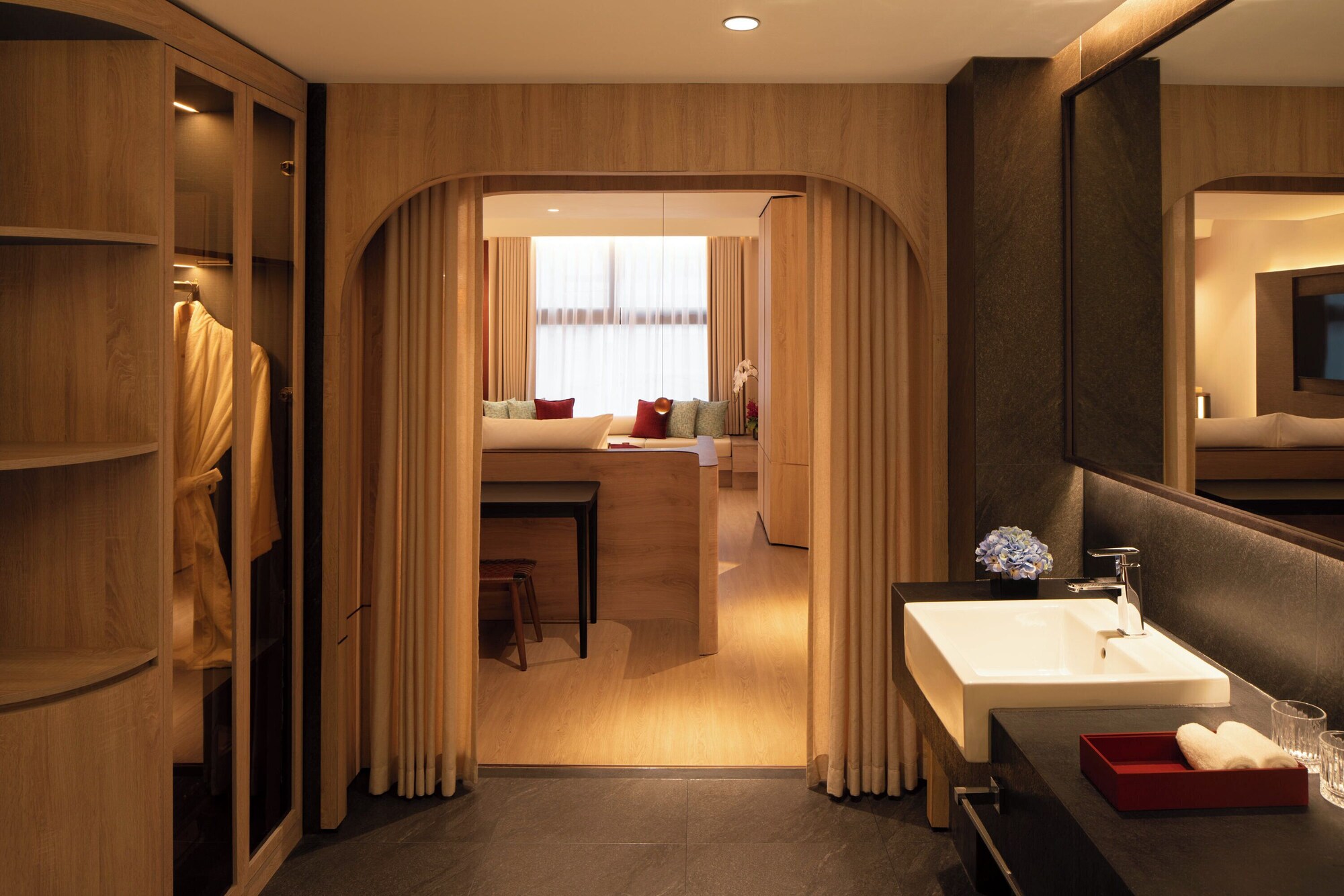 The Auberg Collection Hotel: Review chi tiết phòng nghỉ, tiện ích và giá phòng tại TP.HCM